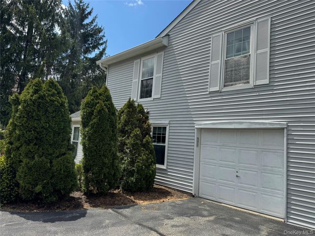 24 Olde Wagon Road, Warwick, NY 10990