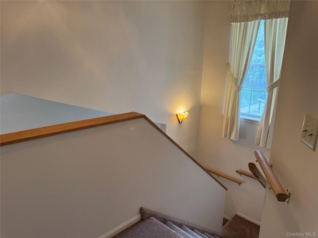 24 Olde Wagon Road, Warwick, NY 10990