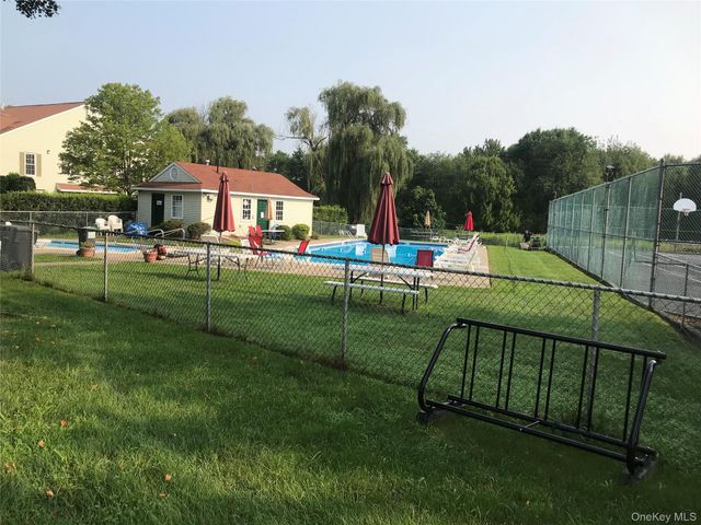 24 Olde Wagon Road, Warwick, NY 10990