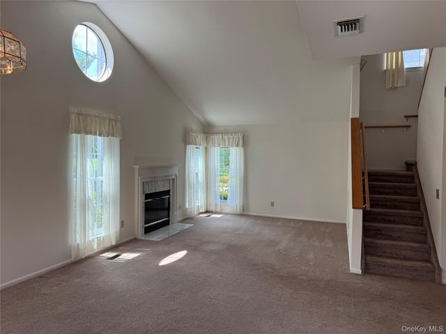 24 Olde Wagon Road, Warwick, NY 10990