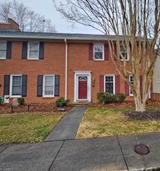 3959 #E Valley Court, Winston-salem, NC 27106