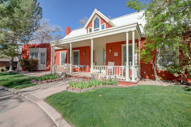 1515 Los Nietos, Los Ranchos, NM 87107