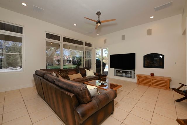 1515 Los Nietos, Los Ranchos, NM 87107