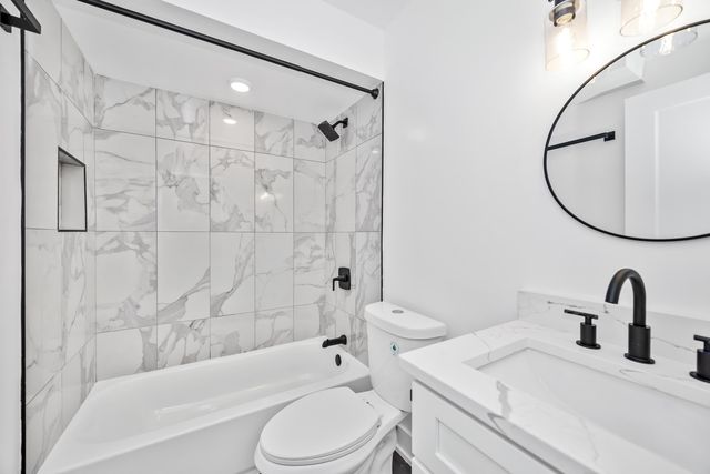 10205 Dearlove Road 202, Glenview, IL 60025
