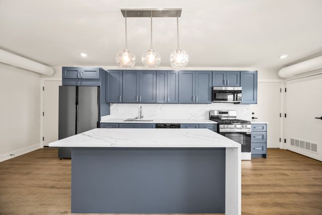 10205 Dearlove Road 202, Glenview, IL 60025