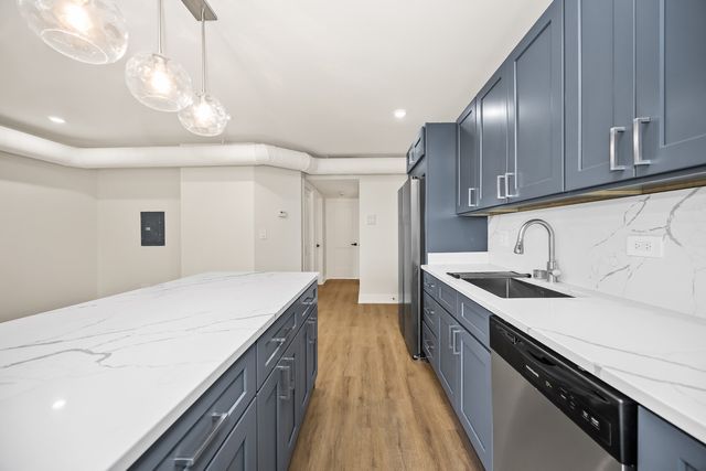 10205 Dearlove Road 202, Glenview, IL 60025