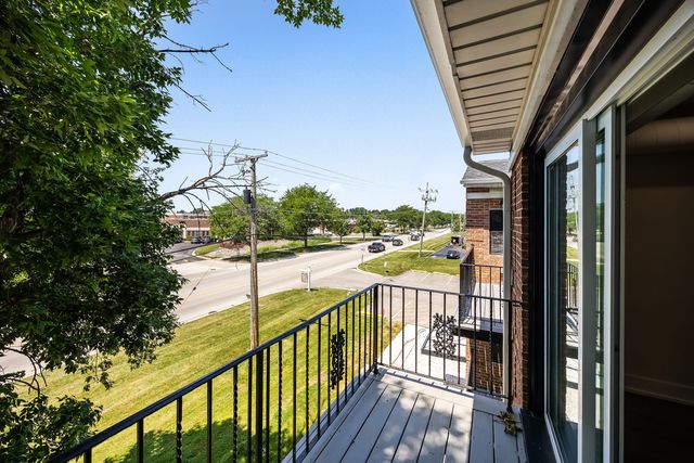 10205 Dearlove Road 202, Glenview, IL 60025