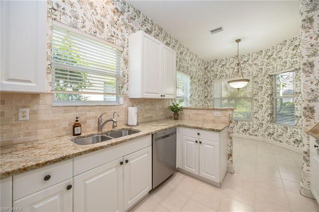 917 Vistana CIR 6, Naples, FL 34119