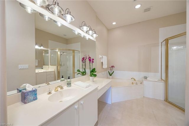 917 Vistana CIR 6, Naples, FL 34119