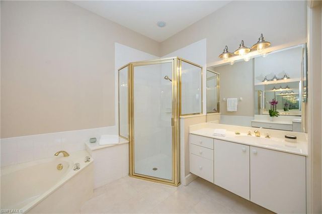 917 Vistana CIR 6, Naples, FL 34119