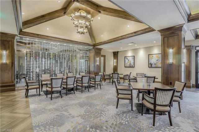 917 Vistana CIR 6, Naples, FL 34119