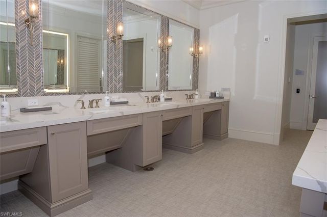 917 Vistana CIR 6, Naples, FL 34119