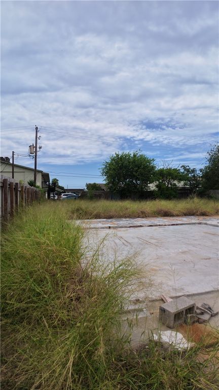 1306 Sandstone Dr, Corpus Christi, TX 78412 — exterior
