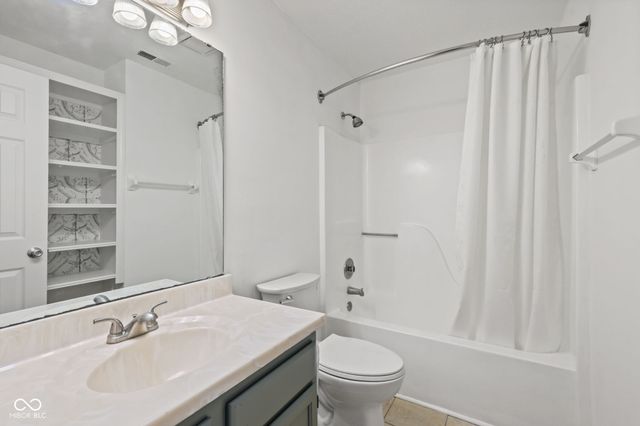 6815 Cherry Laurel Lane, Fishers, IN 46038