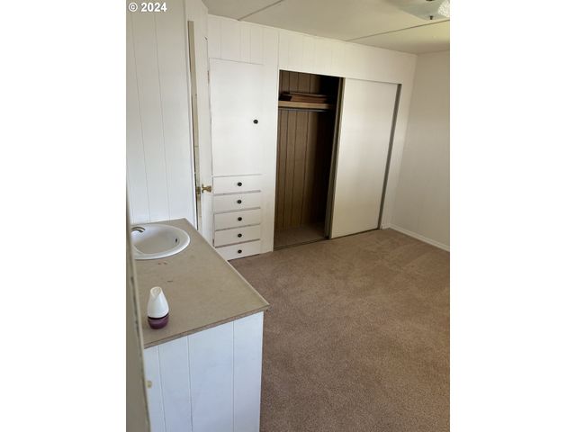 205 S 54TH St, Springfield, OR 97478