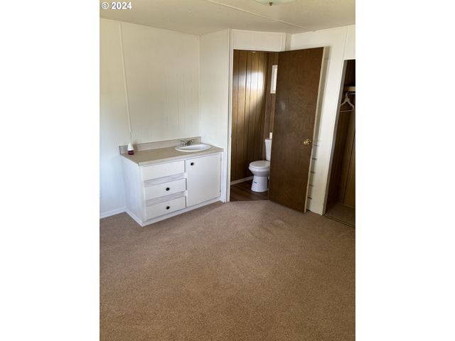 205 S 54TH St, Springfield, OR 97478