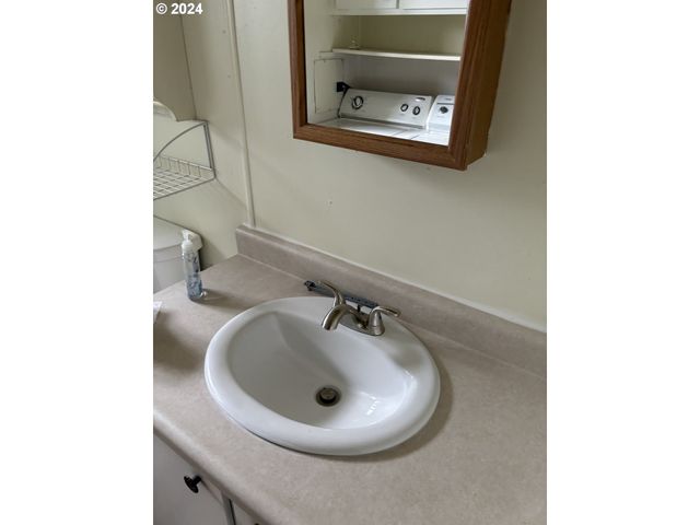 205 S 54TH St, Springfield, OR 97478