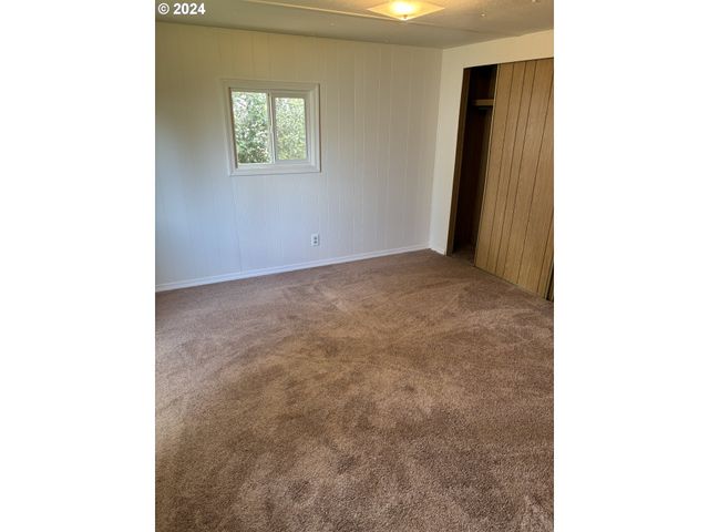 205 S 54TH St, Springfield, OR 97478