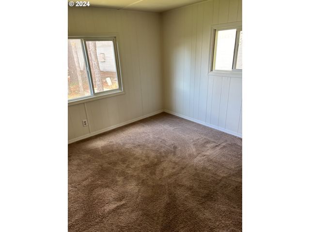 205 S 54TH St, Springfield, OR 97478