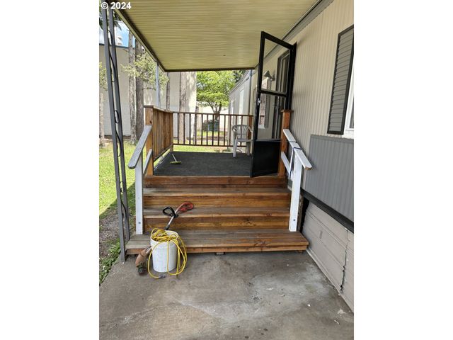 205 S 54TH St, Springfield, OR 97478