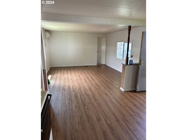 205 S 54TH St, Springfield, OR 97478