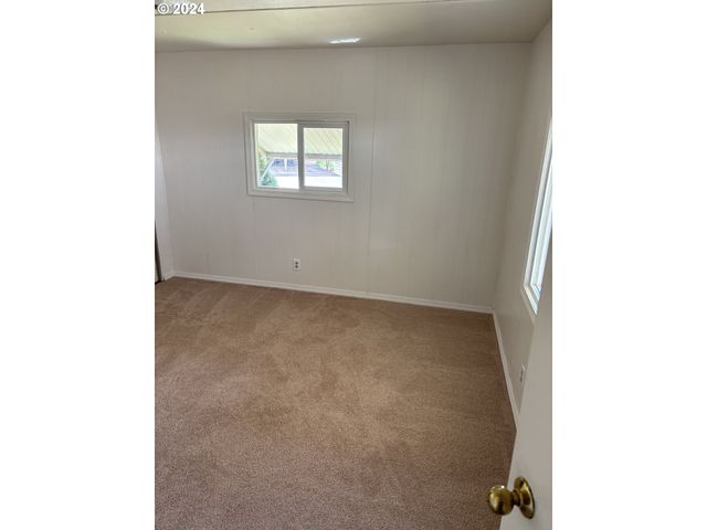 205 S 54TH St, Springfield, OR 97478