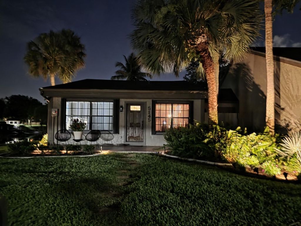 Image 3 of property listing at 5145 Sesame Street, Palm Beach Gardens, FL 33418