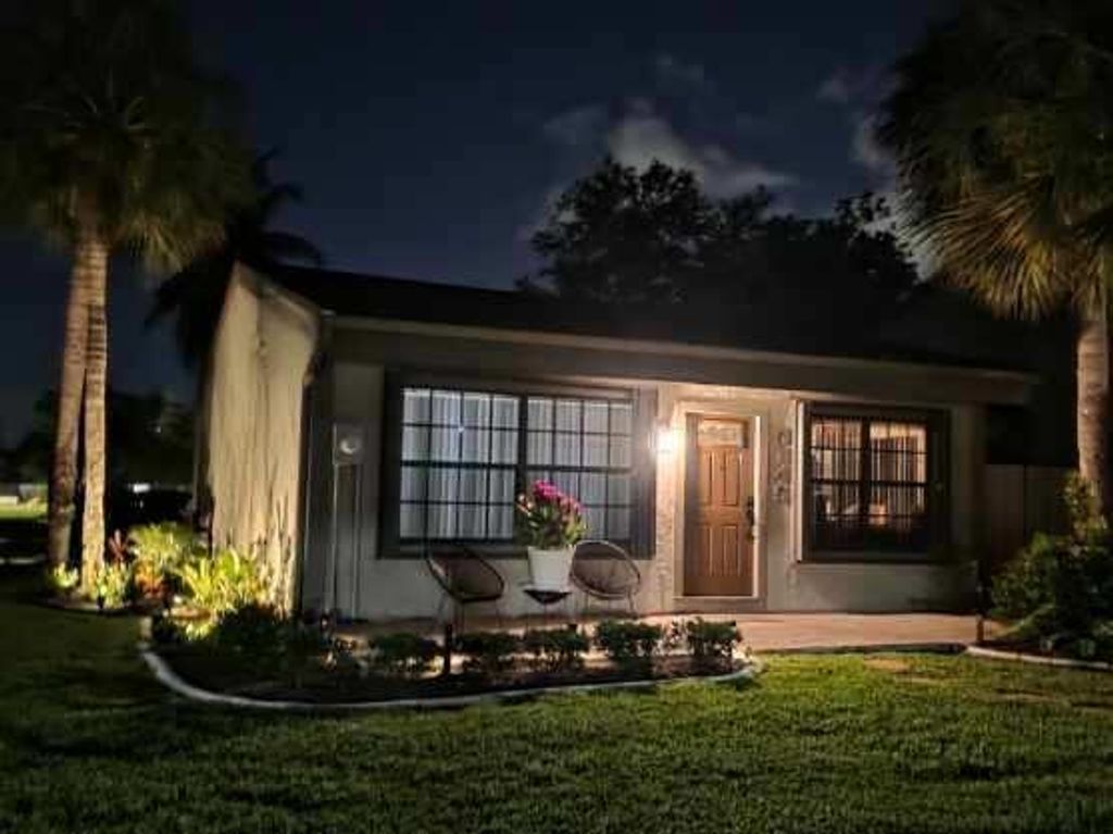 Image 4 of property listing at 5145 Sesame Street, Palm Beach Gardens, FL 33418