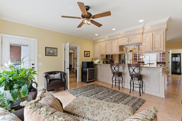 1902 Palmer Dr, Springfield, TN 37172