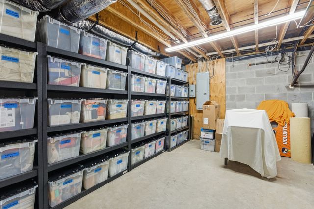 1902 Palmer Dr, Springfield, TN 37172