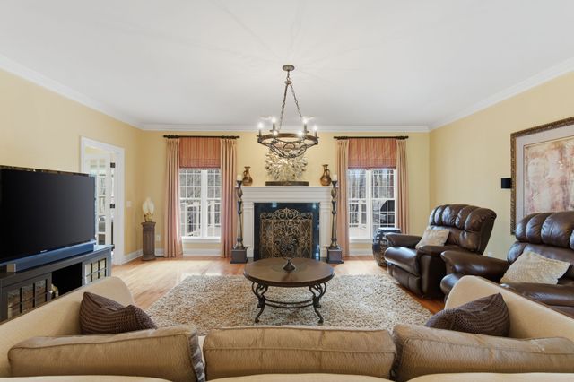 1902 Palmer Dr, Springfield, TN 37172