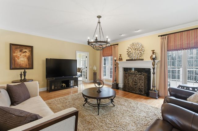 1902 Palmer Dr, Springfield, TN 37172