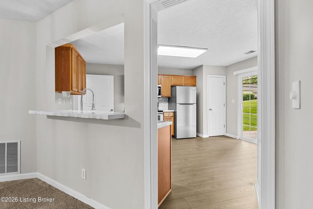 1608 Eagle Nest Way, Lyndon, KY 40222