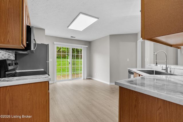 1608 Eagle Nest Way, Lyndon, KY 40222