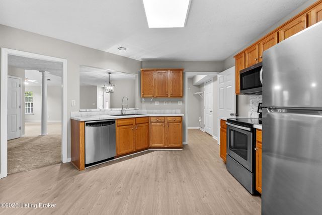 1608 Eagle Nest Way, Lyndon, KY 40222