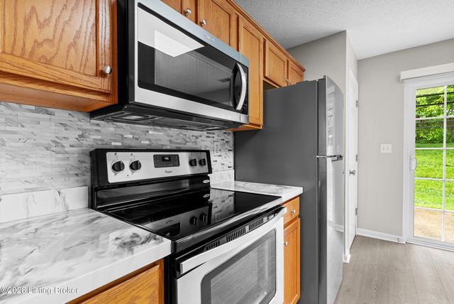 1608 Eagle Nest Way, Lyndon, KY 40222