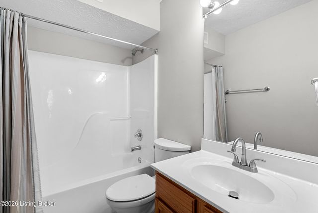 1608 Eagle Nest Way, Lyndon, KY 40222