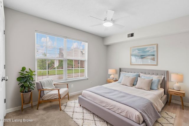 1608 Eagle Nest Way, Lyndon, KY 40222