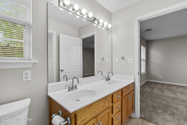 1608 Eagle Nest Way, Lyndon, KY 40222