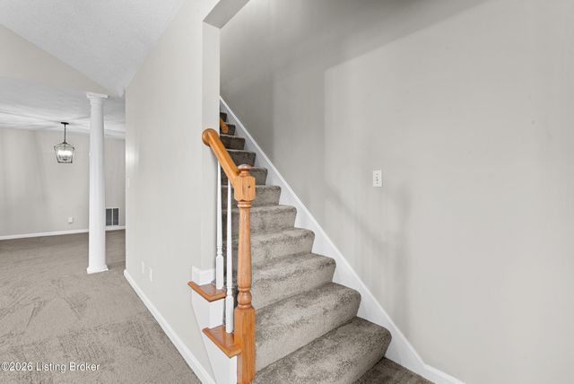 1608 Eagle Nest Way, Lyndon, KY 40222