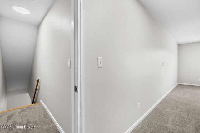 1608 Eagle Nest Way, Lyndon, KY 40222