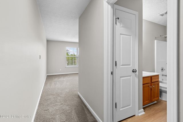 1608 Eagle Nest Way, Lyndon, KY 40222