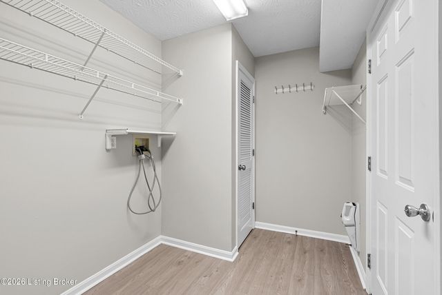 1608 Eagle Nest Way, Lyndon, KY 40222