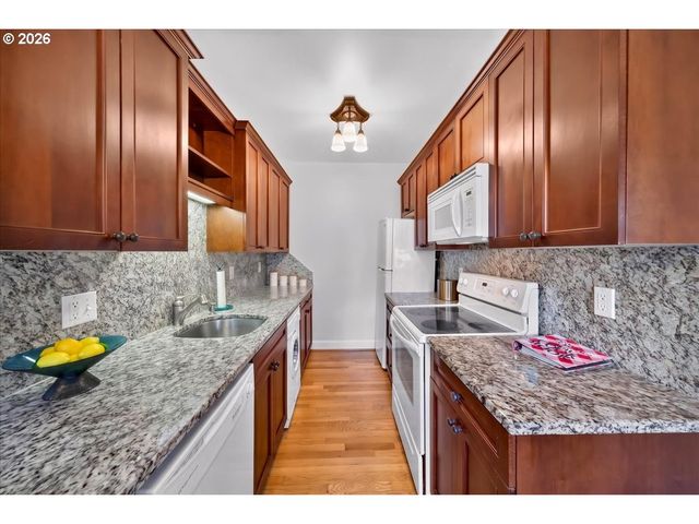 2533 Nw MARSHALL St 103, Portland, OR 97210