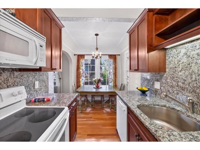 2533 Nw MARSHALL St 103, Portland, OR 97210