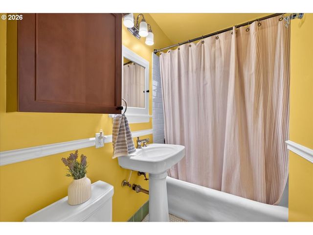 2533 Nw MARSHALL St 103, Portland, OR 97210