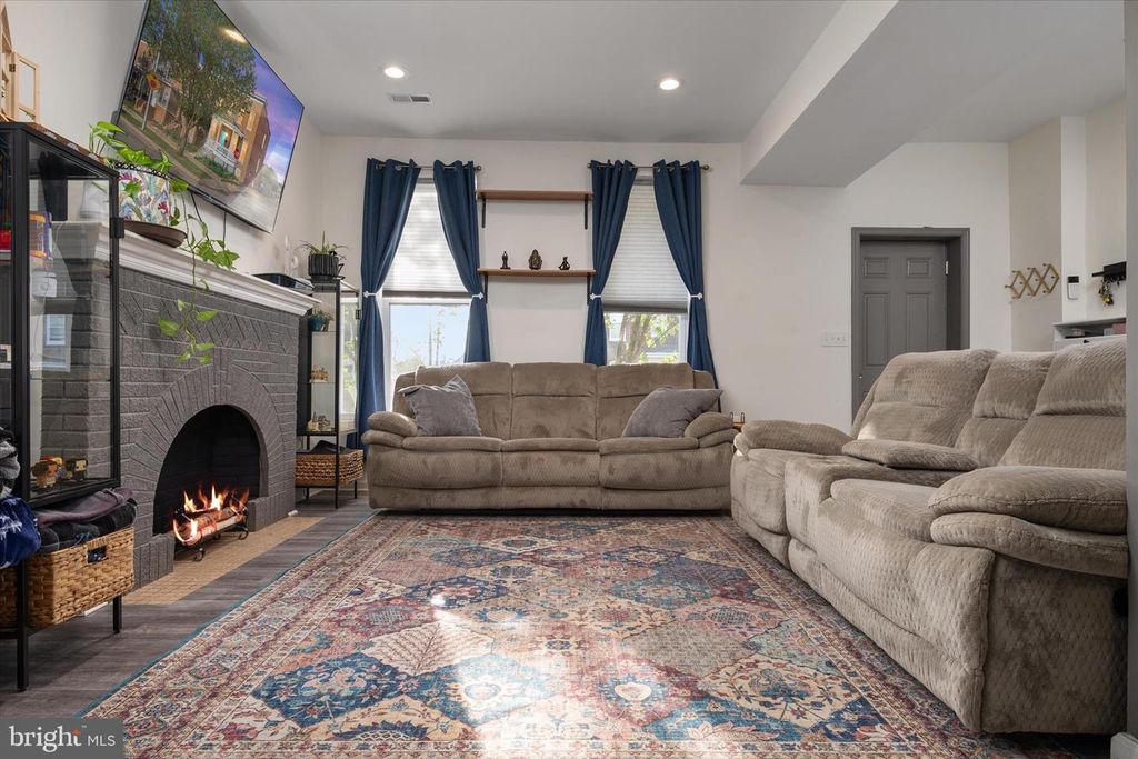 Image 7 of property listing at 3714 5TH ST, Baltimore, MD 21225