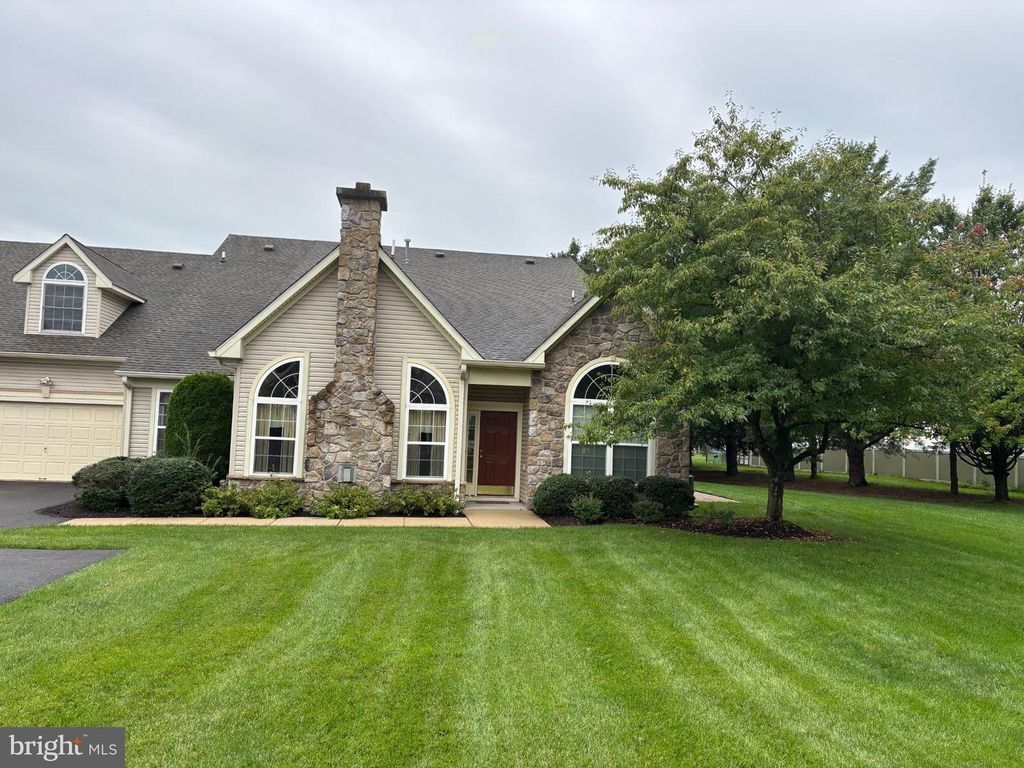 326 SHADY BROOK DR #195, Langhorne, PA 19047 — exterior