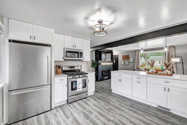 1606 14TH AVENUE, Green Bay, WI 54303