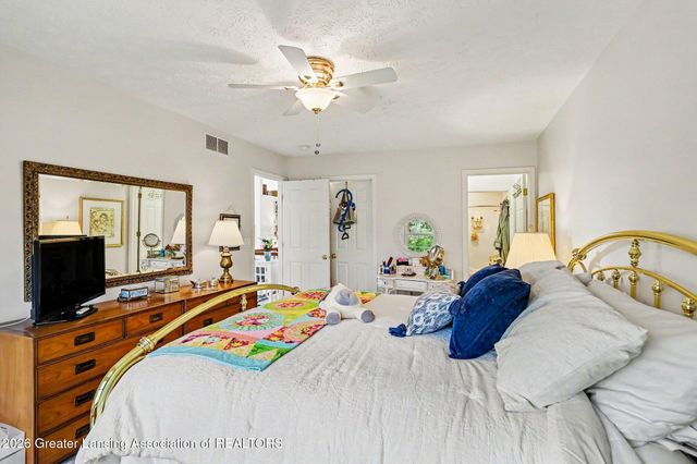 1930 Creek Landing, Haslett, MI 48840